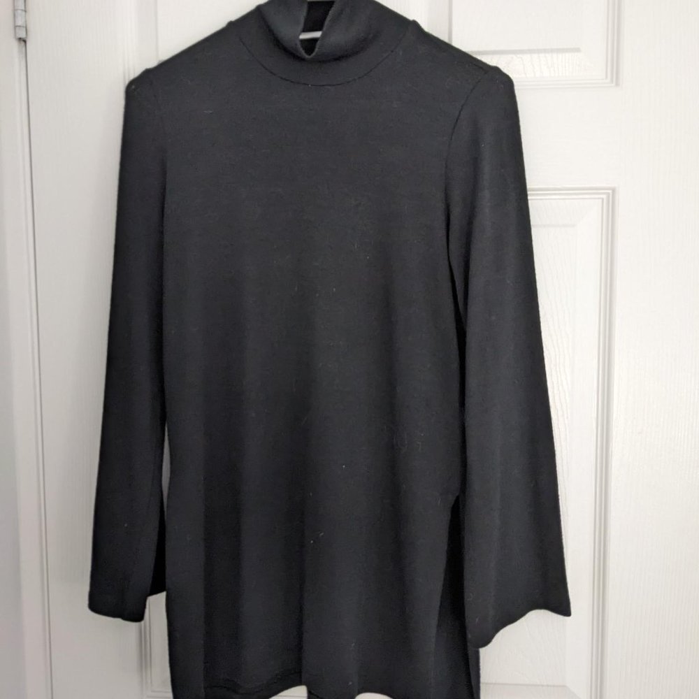 Classic elegance: flowy Artizia turtleneck